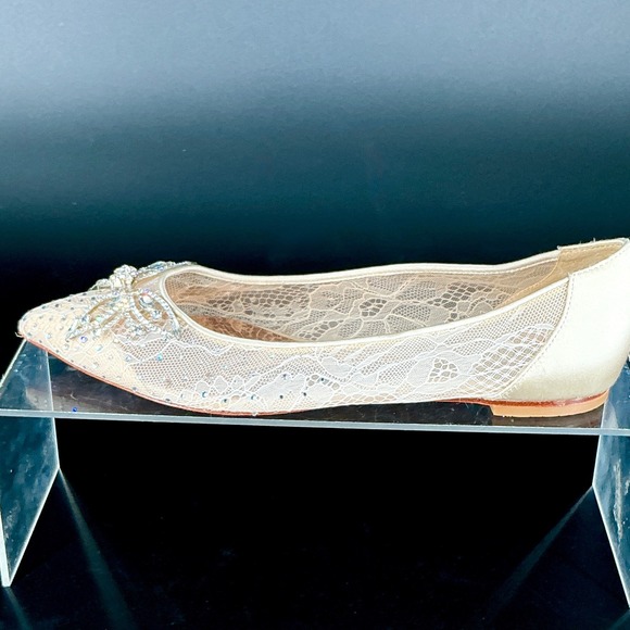 Badgley Mischka Size 9 Ivory Lace Pointed Ballet Flats Rhinestone Bow Kaitlin - Picture 5 of 12